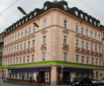 Hotel Caroline - image 1