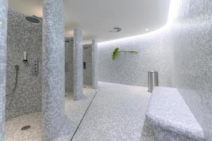 Hotel Caroline - image 20