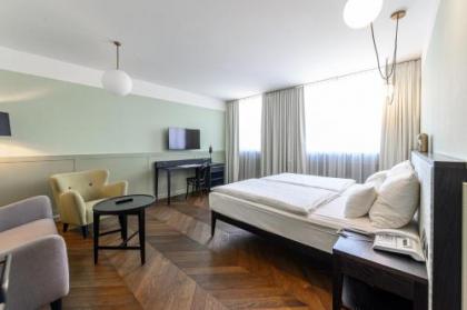 Hotel Caroline - image 3