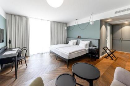 Hotel Caroline - image 4