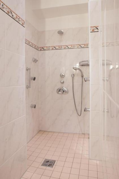 Hotel Kaiserin Elisabeth - image 11