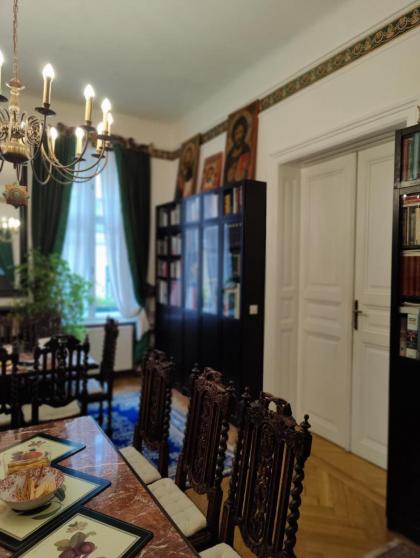Luxury near Castle - image 21