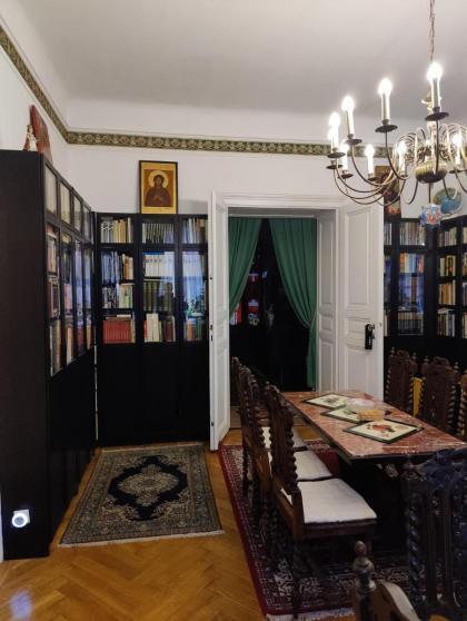 Luxury near Castle - image 23