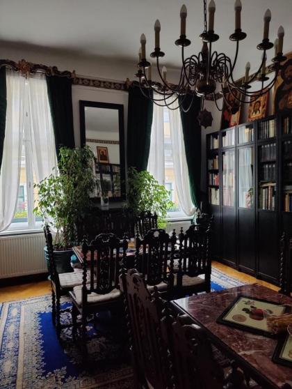 Luxury near Castle - image 25