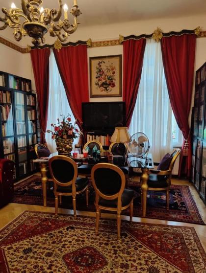 Luxury near Castle - image 26