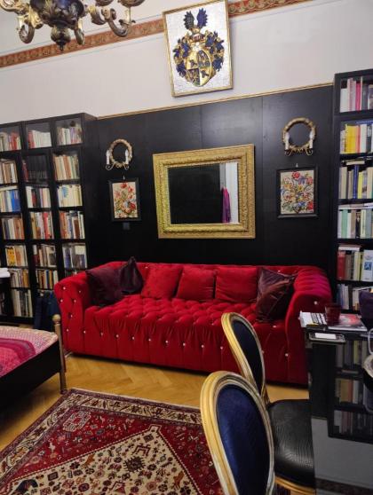 Luxury near Castle - image 28