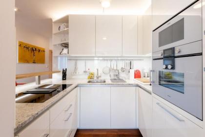 Skyflats Vienna Ring View - image 18