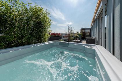 Skyflats Vienna Ring View - image 20