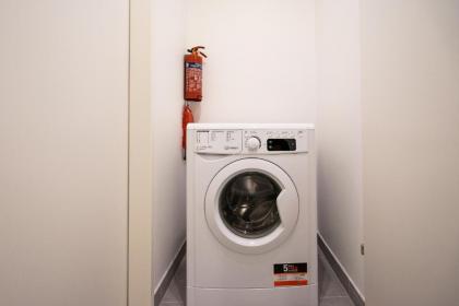 Vienna City and SPA - Modern Apartments next to Therme Wien & 15 Minutes to the City Center - image 2