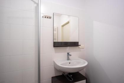 Vienna City and SPA - Modern Apartments next to Therme Wien & 15 Minutes to the City Center - image 20