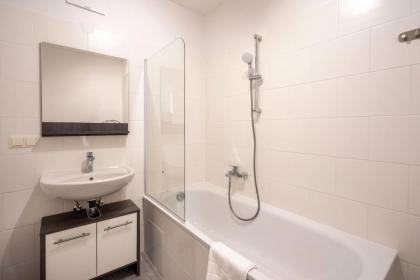 Vienna City and SPA - Modern Apartments next to Therme Wien & 15 Minutes to the City Center - image 3