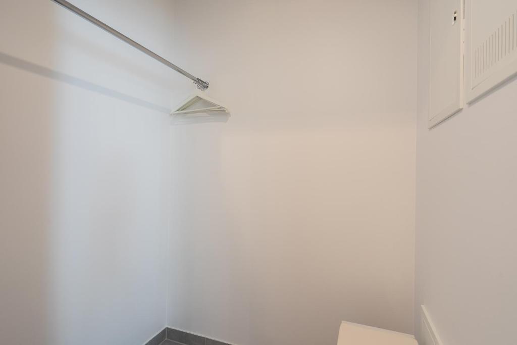 Vienna City and SPA - Modern Apartments next to Therme Wien & 15 Minutes to the City Center - image 4