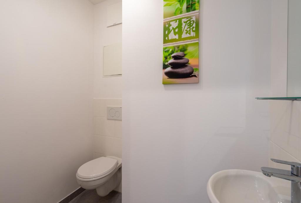 Vienna City and SPA - Modern Apartments next to Therme Wien & 15 Minutes to the City Center - image 5