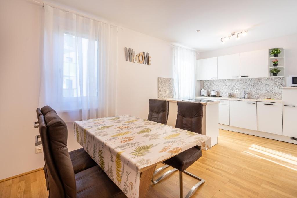 Vienna City and SPA - Modern Apartments next to Therme Wien & 15 Minutes to the City Center - image 6