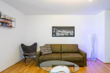 Vienna City and SPA - Modern Apartments next to Therme Wien & 15 Minutes to the City Center - image 9