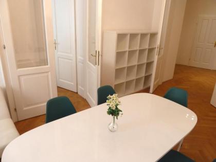 Sobieski Stefansdom Apartments - image 21