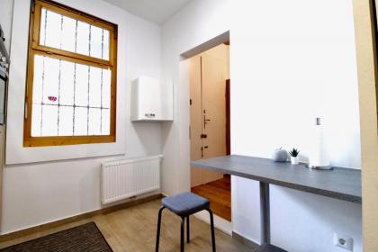 Redyard Modern Apartment - image 27