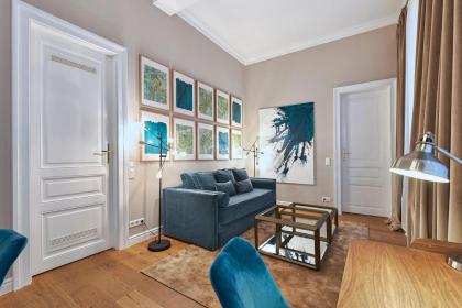 Luxurious Apartment close to the city centre - image 23