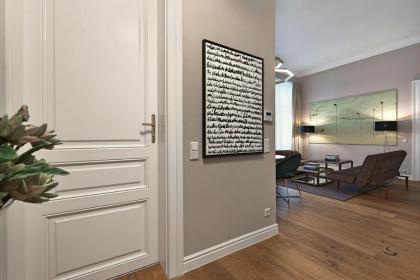 Luxurious Apartment close to the city centre - image 24